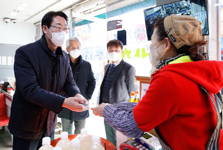 정명근 화성시장,  ‘발안만세시장’ 민생물가 점검