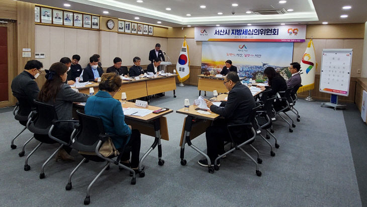 2. 17일 시청 상황실에서 열린 지방세심의위원회 모습