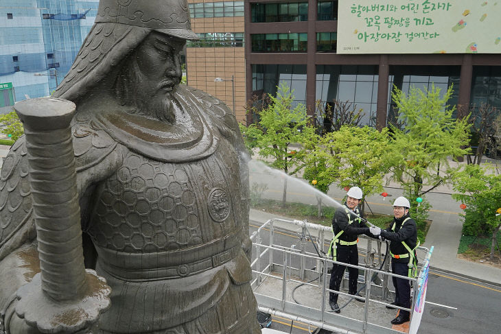 광화문광장 이순신 장군 동상 친수식 (2)