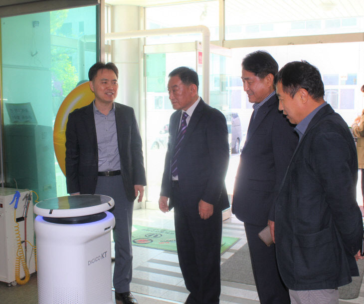 아세아시멘트-제천장애인복지관 AI로봇 전달식 (2)