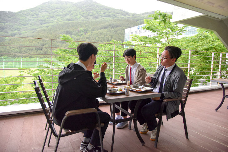 학교 식당을 학생 복합문화 공간으로 시범 조성