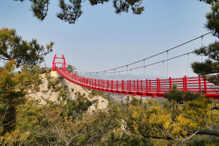 2. 백화산 인기 관광지로 우뚝 2(백화산 구름다리)