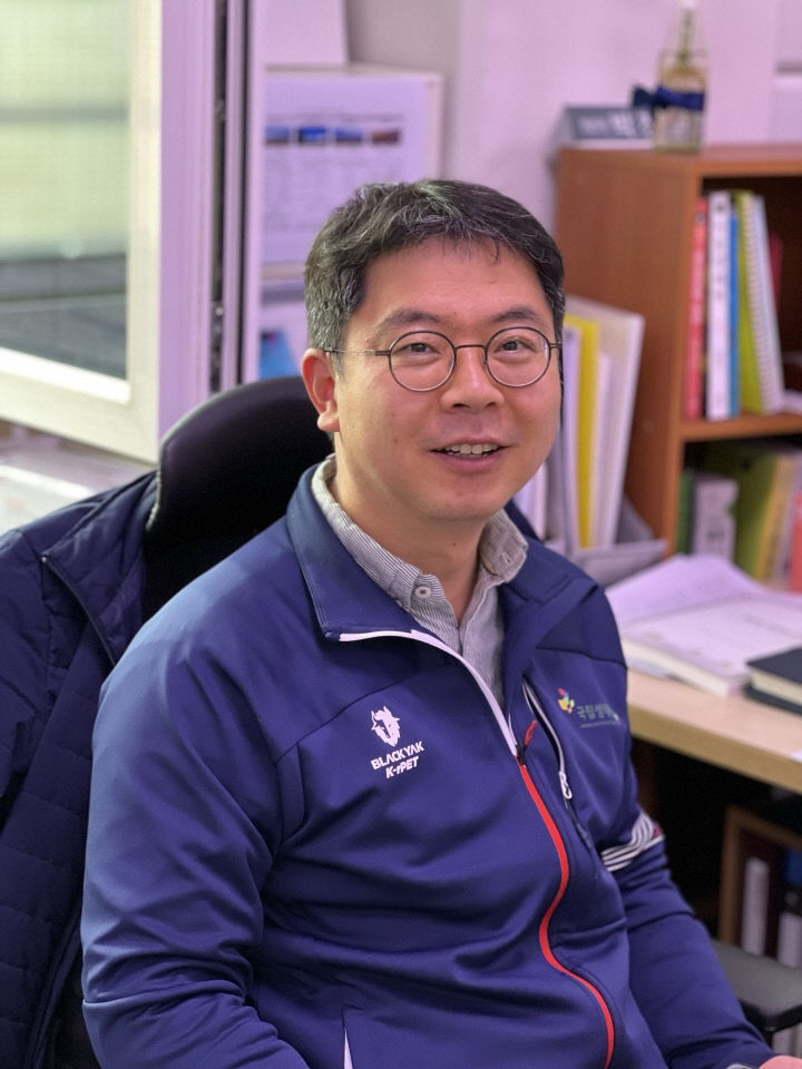 여천생태학상을 수상한 국립생태원 박정수 선임연구원