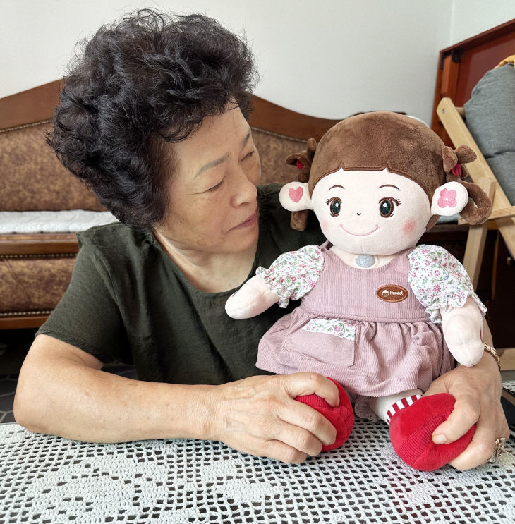 230808보도자료(청송군, 홀로 사는 어르신에 AI돌봄로봇 지원)