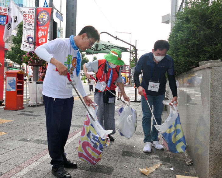 자원봉사들의 땀방울 대전 0시 축제 성공 견인(수시보도)_사진3