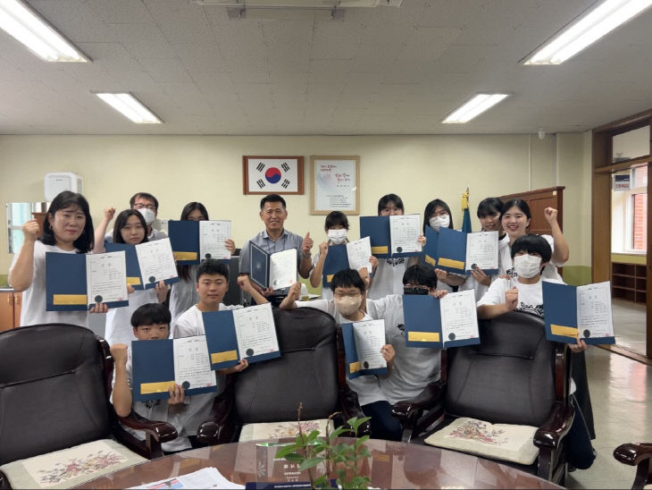 사진1_수상기념사진 (1)