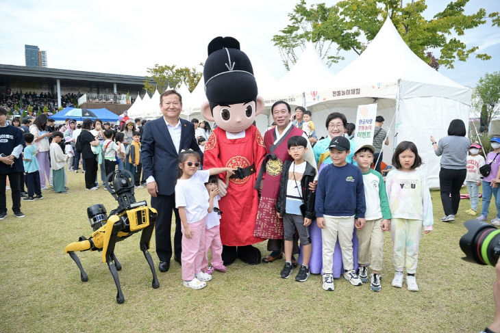 세종축제_로봇(스팟)_순찰1