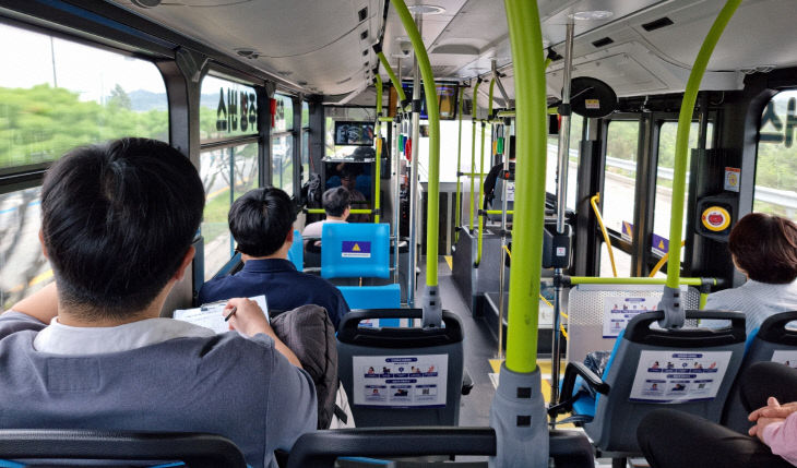 충청권 자율주행 버스 차량 탑승 사진