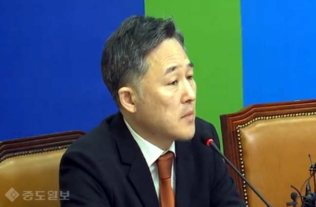 표창원 “새누리 욕설 파문, 정치 품격 지켜 달라”