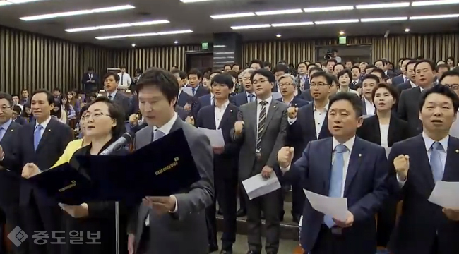 더민주, 정국경색의 배후는 청와대! 김재수 해임 촉구 결의안 채택