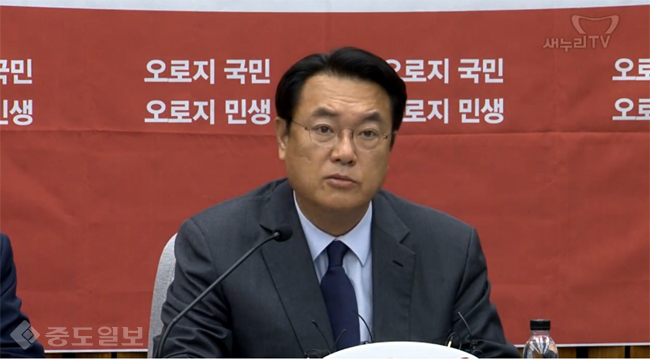 정진석 “최순실 정보유출 박근헤 대통령이 직접 해명해야”