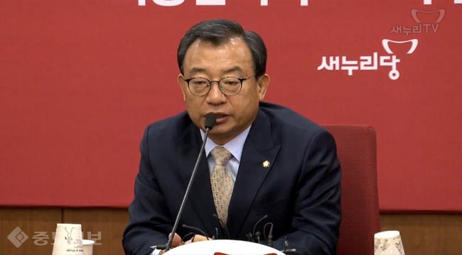 이정현 `여론선동으로 대통령 끌어내리기는 딱 인민재판식`