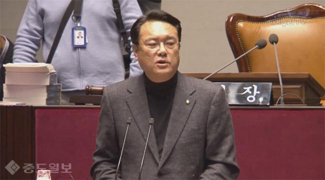 정진석 `12월2일, 9일 탄핵안 받아들일 수 없어`