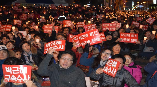 대전시민 5만 촛불 오후 7시 정각 소등.. 그리고 어둠속의 외침!