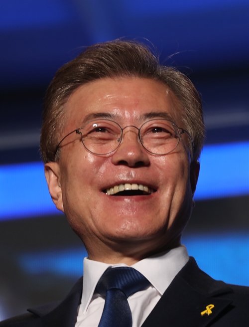 중도일보 - 활짝 웃는 문재인 대통령 당선인