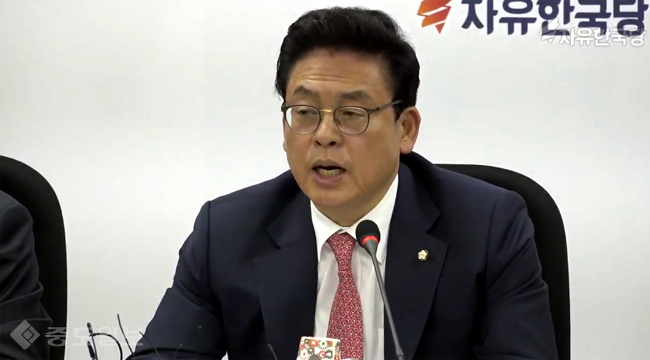 자유한국당 `문재인 정부 일주일  일방적 지시와 독주의 연속`