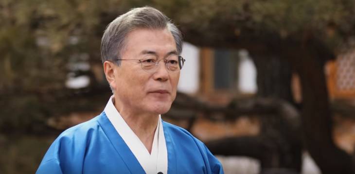 문재인 대통령 `남북 선수단 우리말 안부 너무나 오래 기다려온 민족명절의 모습`