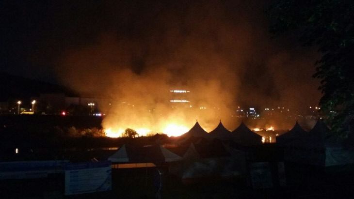 유성온천축제 불꽃놀이 중 화재 발생