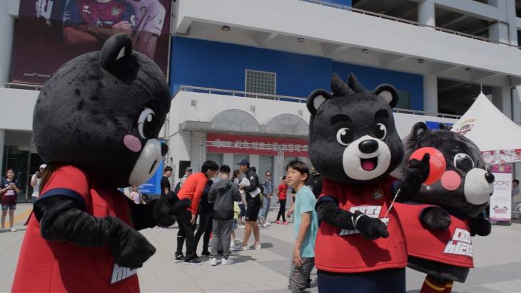 어린이날 축구장은 즐겁다.