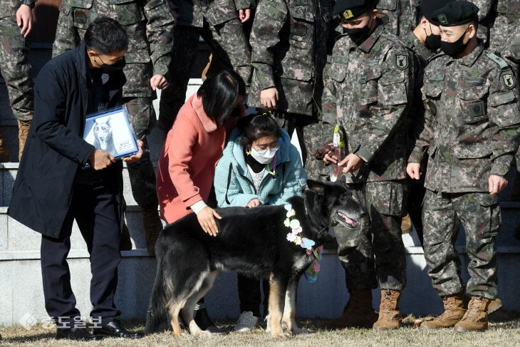 군견 ‘달관’ 은퇴를 명 받았습니다…3년 전 생명 구한 조은누리 양 가족도 참석해 축하