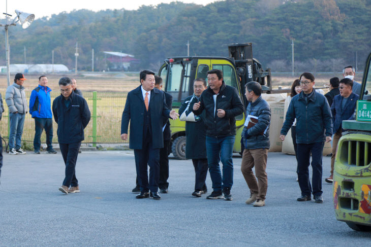 사본 -(사진1) 공공비축 매입 현장 격려(2)