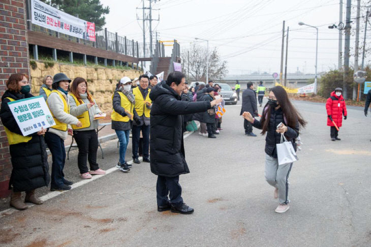 이재영 증평군수 수능수험생 응원 사진 3