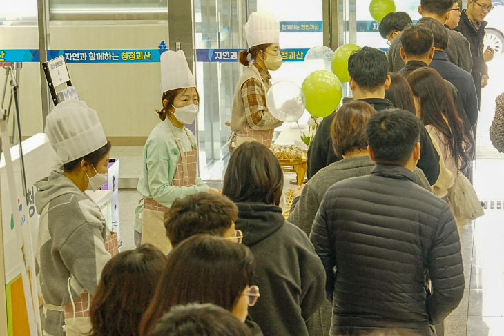 괴산군, 괴산전통시장 특화상품 ‘괴산샌드’ 시식회 개최 (2)