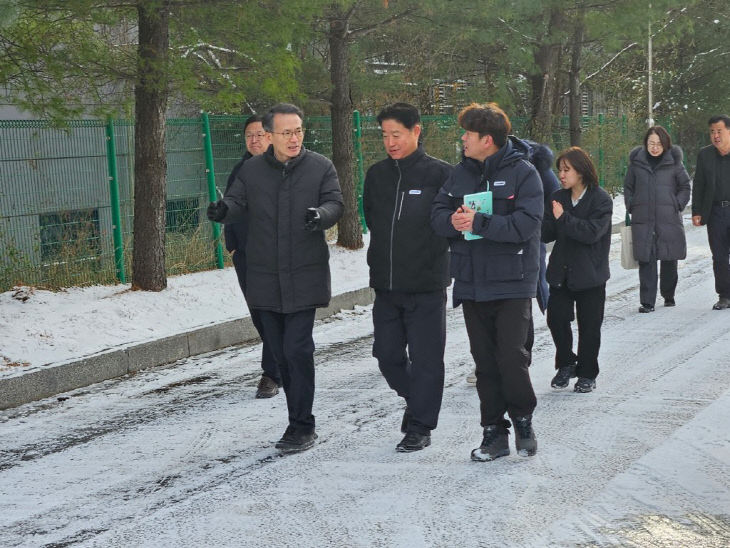 오창과학산업단지 공공폐수처리시설 현장을 방문한 조희송 청장