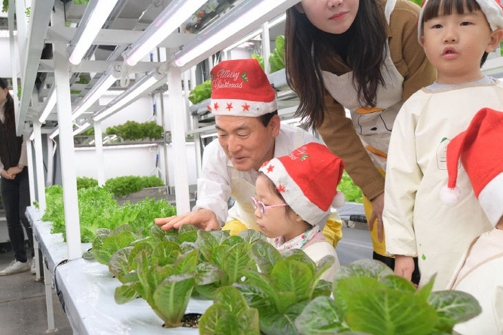 스마트팜 프로그램에 함께한 백성현 논산시장과 아이들 (3)