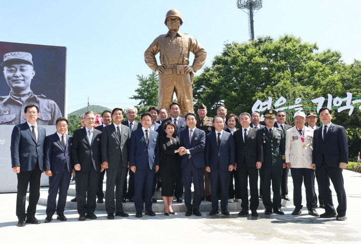 1.백선엽장군 동상 제막식2