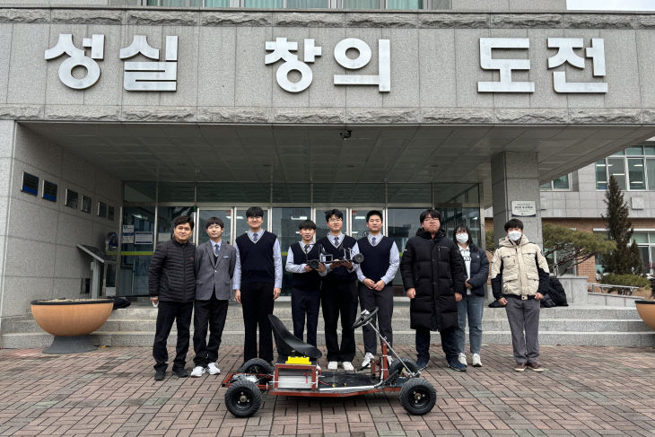 청주공고 학생 6명, 학과 융합 ‘전기 자동차’ 제작 사진