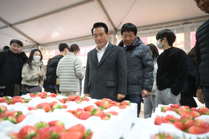 딸기축제현장사진 (2)