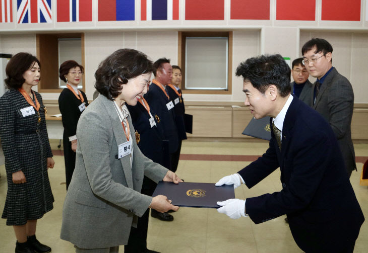 (1)2024년 2월말 퇴직교원 훈포장 전수