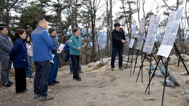 김윤철 합천군수  다라리 고분군 발굴조사 현장 방문