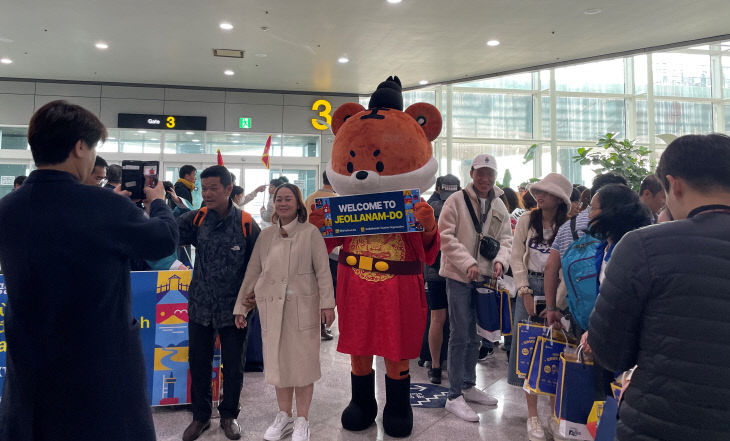 무사증 입국 첫 방문 환영행사(베트남 전세기)