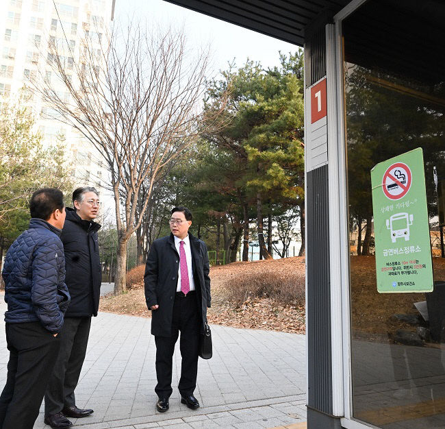 강수현 양주시장, 출근길 광역버스를 이용하는 시민들과 소통