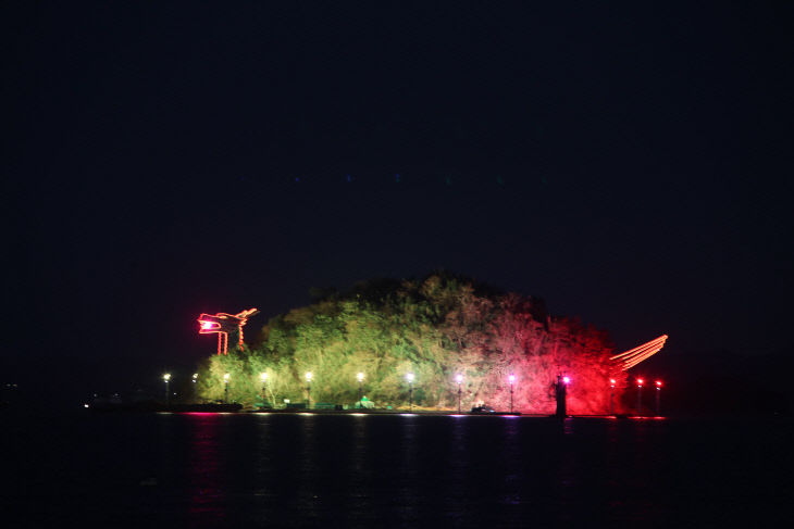 창원시, ‘대죽도 거북선 경관조명’ 점등식 개최