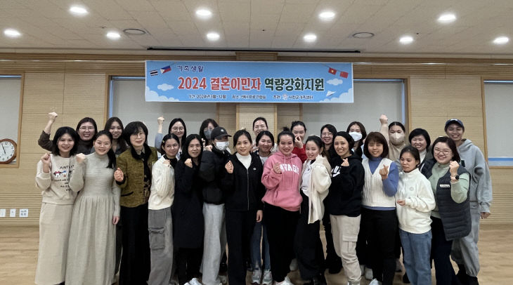 서천군가족센터가 운영하는 한글교육 참여자 모습