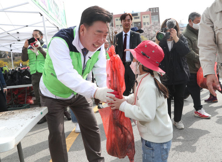 3-2 청주시, 2024년 나무 나누어 주기 행사(2023년 행사 사진)