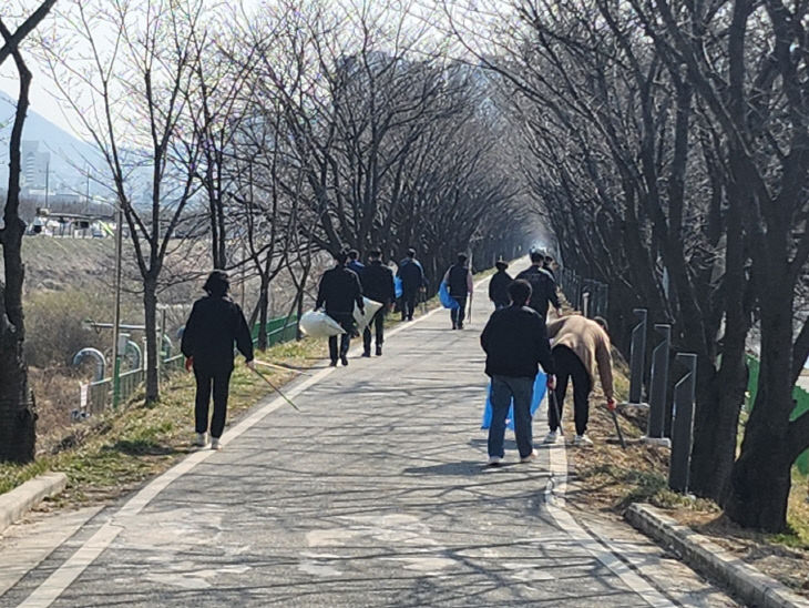 240325 충주시 하수처리장 주변산책로 봄맞이 청결활동 전개