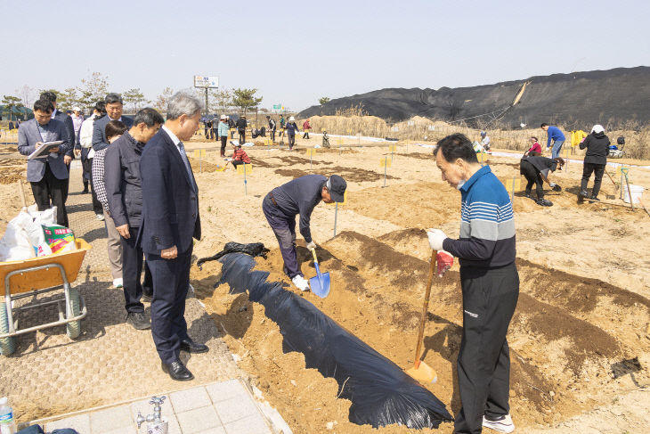 0402 윤환 계양구청장, ‘계양실버농장’ 현장 방문 (3)