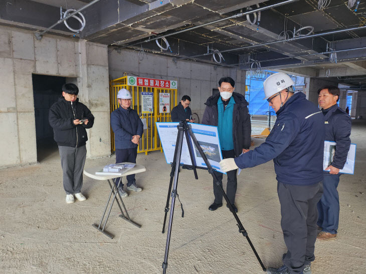 문석구 부군수 사업장 방문 사진(어린이 특화 공간)