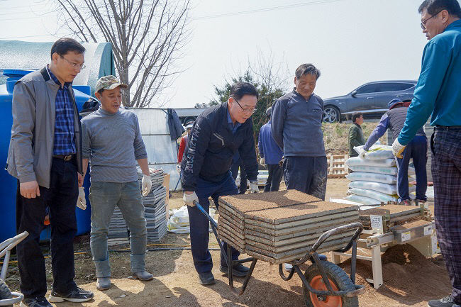 강수현 양주시장, 쌀 적정 생산 못자리 적기 설치 농가 현장 방