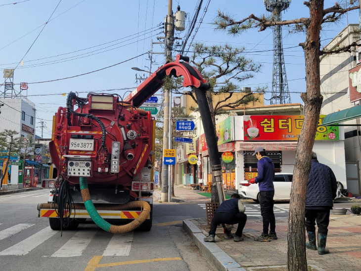 괴산읍, 우기대비 군계획도로 배수시설 정비 추진 (1)