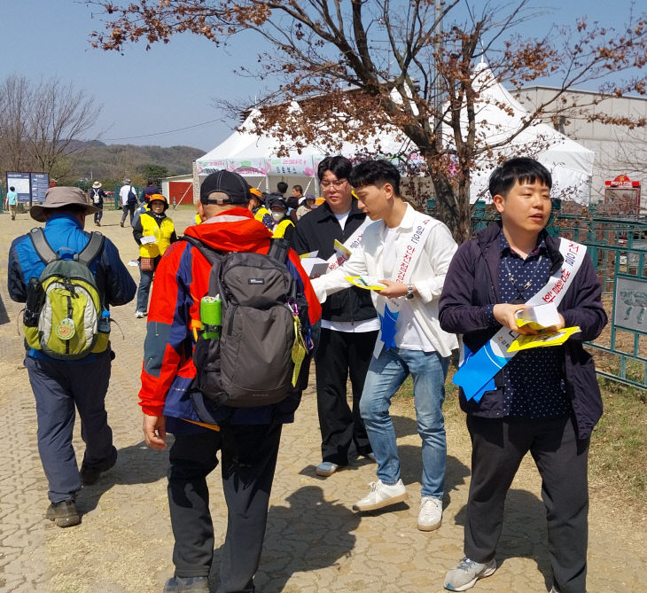 강화군, 고려산 진달래꽃구경 연계 안전 캠페인 실시 (2)