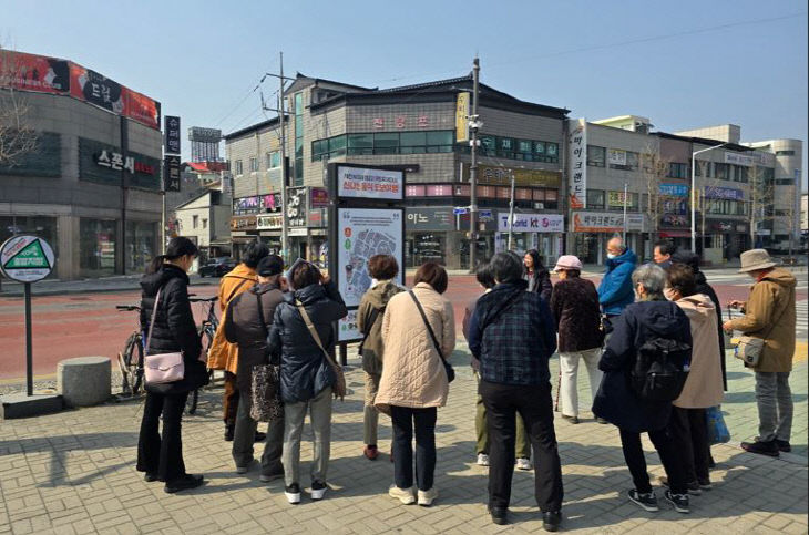 제천시 미식도보여행 일본인 관광객 모습