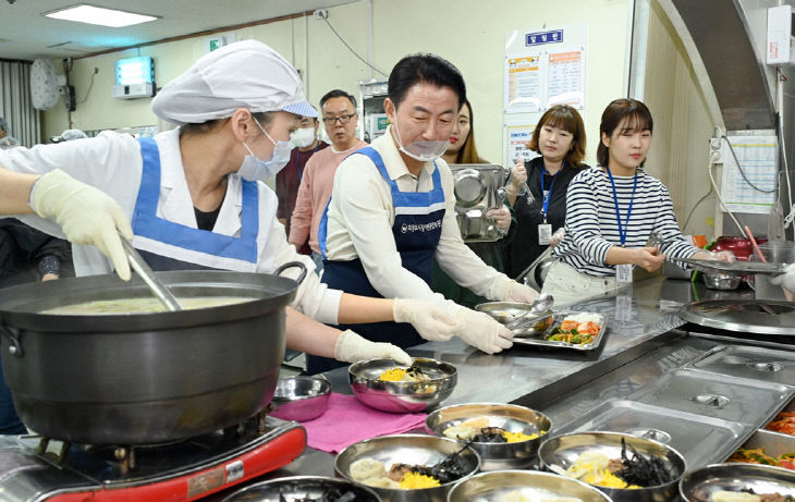 의정부시, 장애인의 날 앞두고 사랑의 떡만둣국 나눔