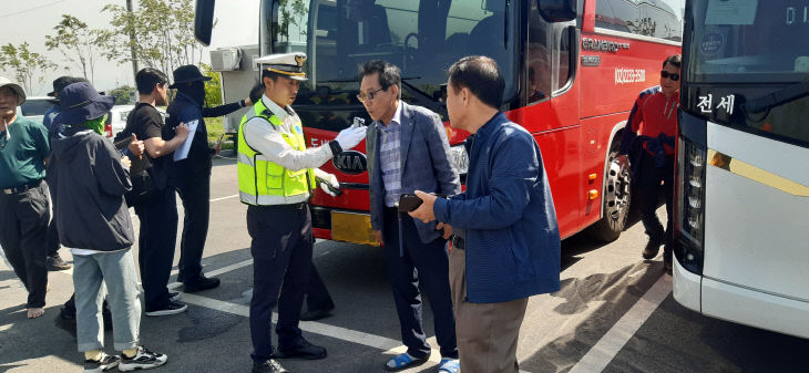 240503 고창경찰서  행락철 전세버스 합동점검