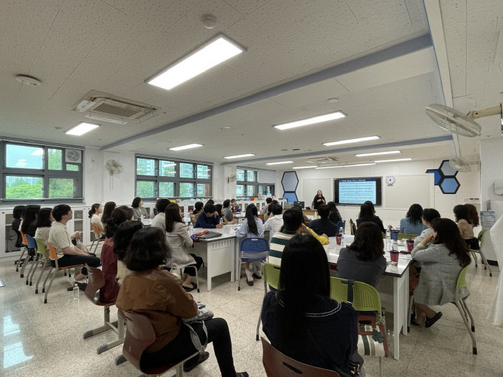 지능형 과학실 공개로 학교 현장 적극 지원