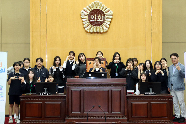 충북도의회 제102회 청소년 의회교실에 충주여고가 참여했다